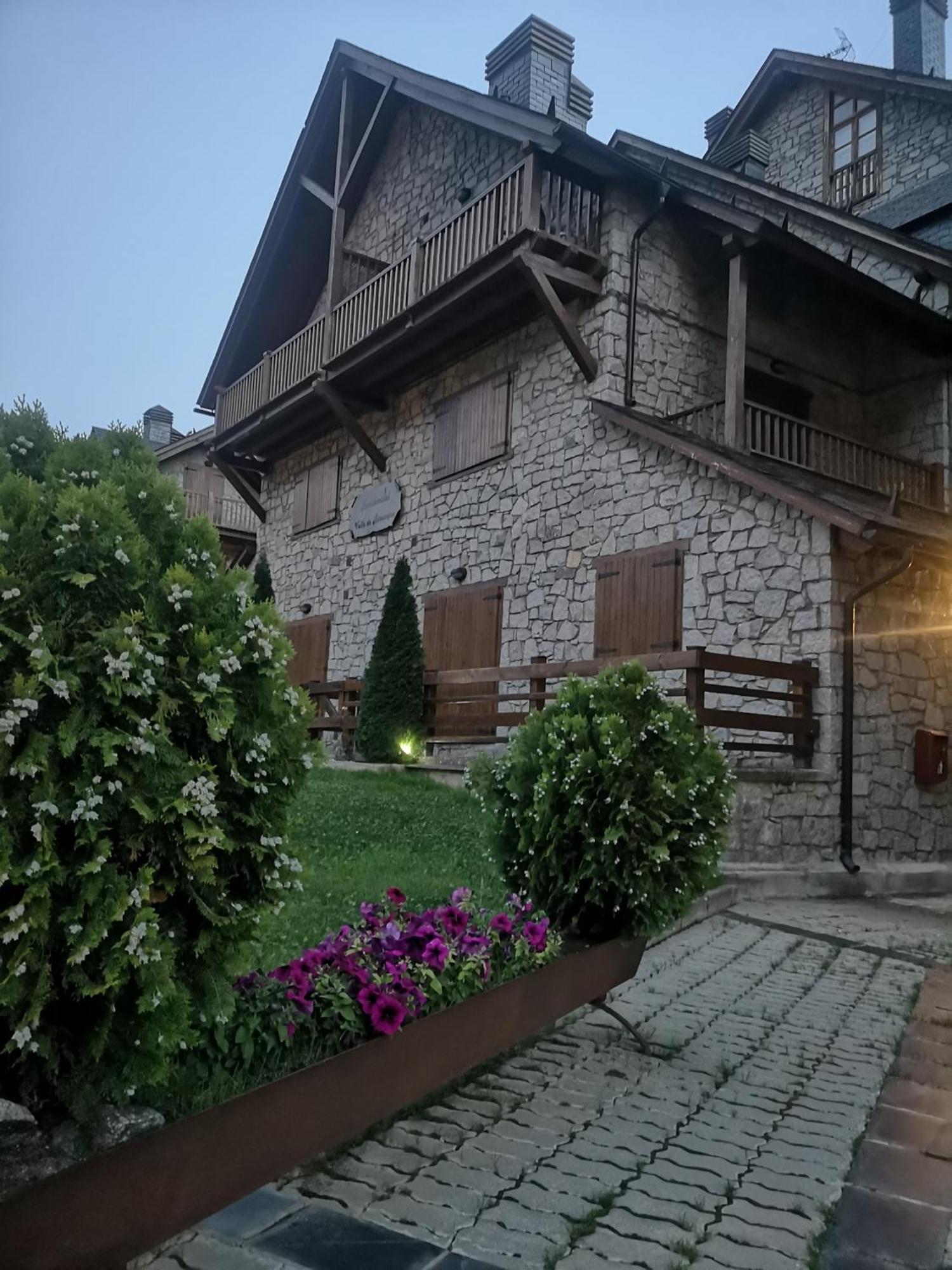 Residencial Valle De Benasque Luaran gambar