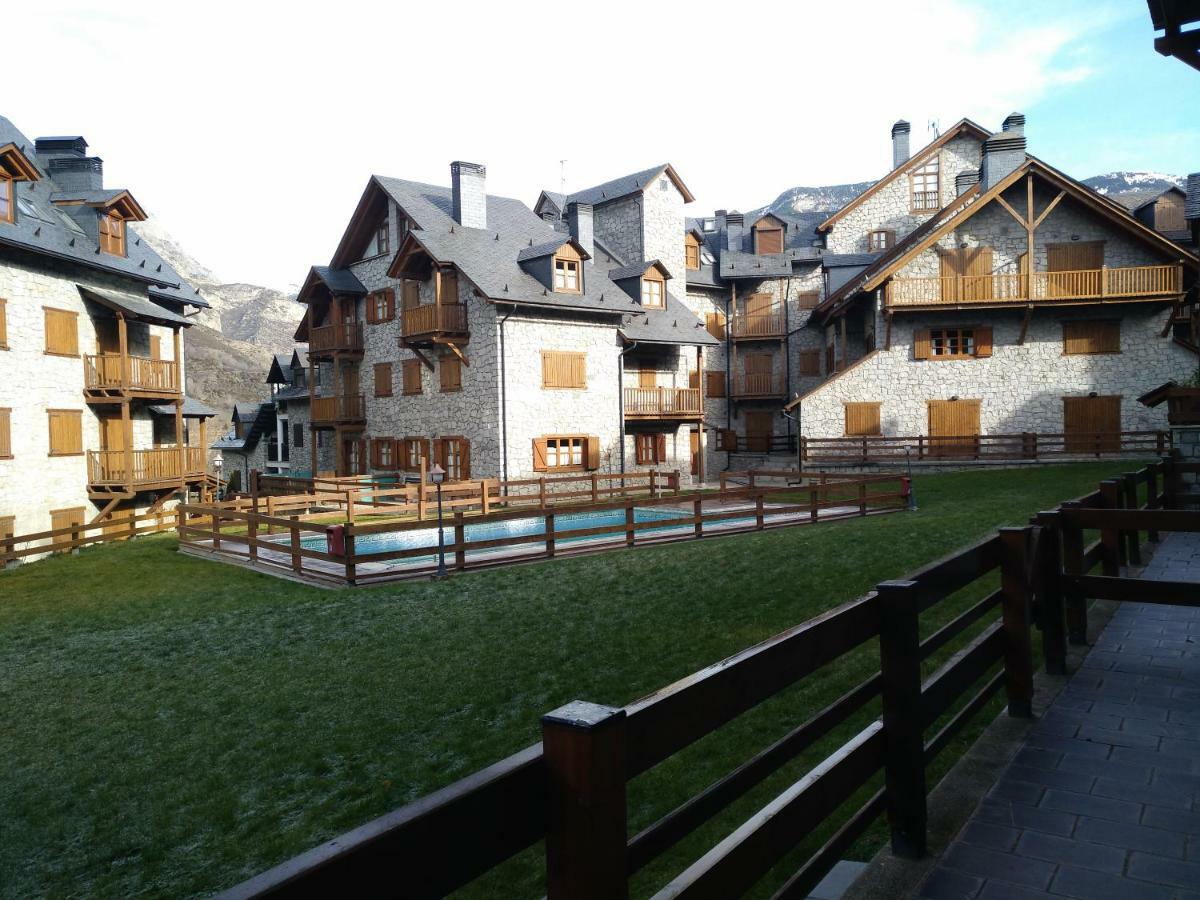 Residencial Valle De Benasque Luaran gambar